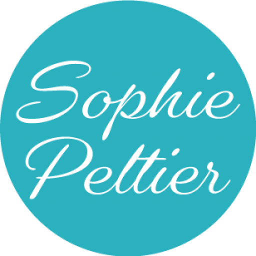 Logo de Sophie Peltier représenté par un cercle bleu avec à l'intérieur son prénom et son nom de famille
